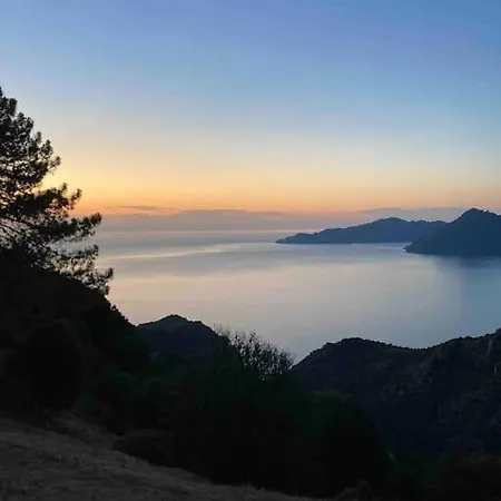 Vignarella Meuble De Tourisme Classe 5 Etoiles Avec Terrasse Piana (Corsica)