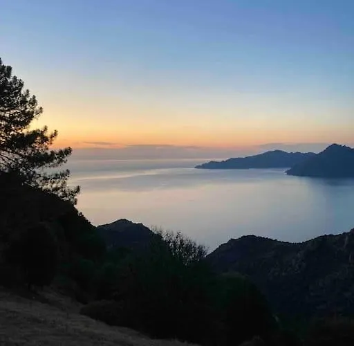 Vignarella Meuble De Tourisme Classe 5 Etoiles Avec Terrasse Piana (Corsica)